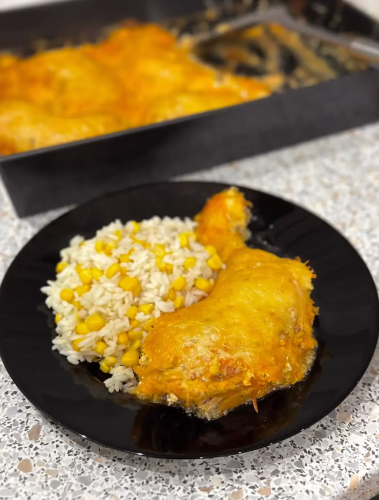 Omlós csirke sajttal borítva