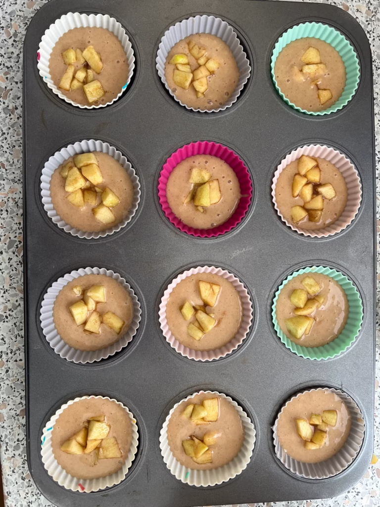 Ínycsiklandó fahéjas almadarabok